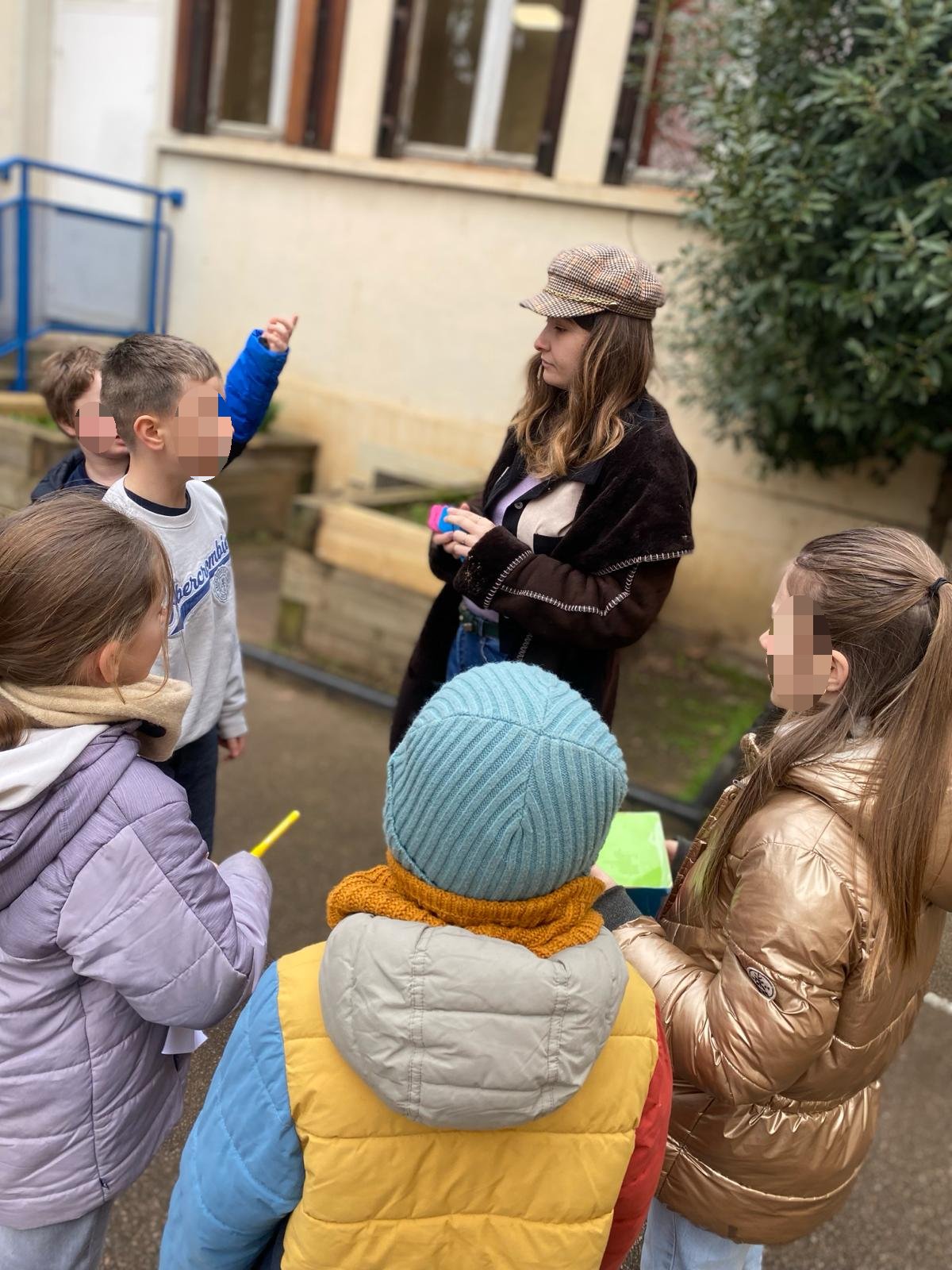 Échanges pédagogiques et transmission avec un groupe d'enfants